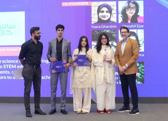 Students receiving certificates and recognition at the SparkTank Cohort 3 graduation ceremony in Lahore, showcasing young entrepreneurs alongside mentors and Beaconhouse leadership during the startup showcase event.
