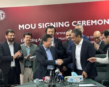 MG JW Automobile Pakistan and RANCON representatives shake hands during MoU signing ceremony for vehicle exports to Bangladesh